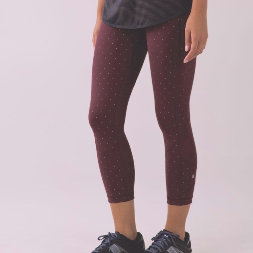 Lululemon Pace Rival Crop Sz 10 
Night Fall Bordeaux Drama Gold Reflective EUC